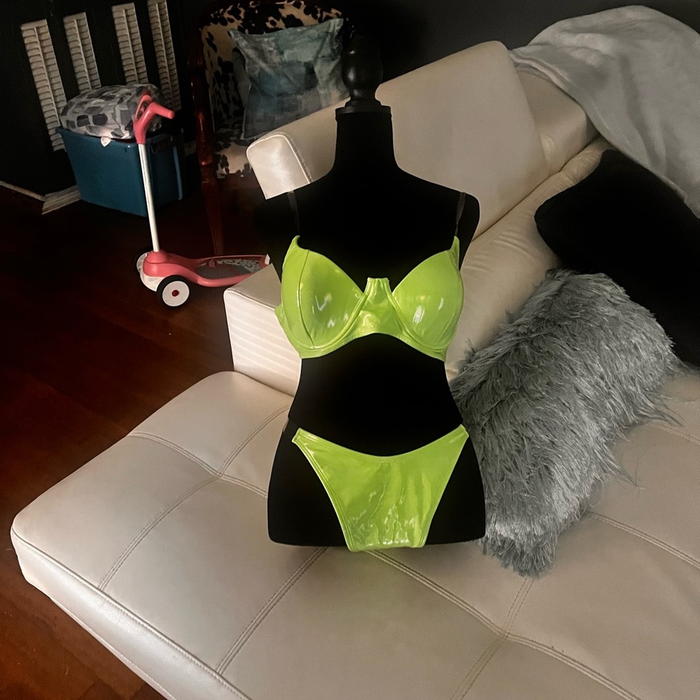 Bathing suit - Picture 3 of 4